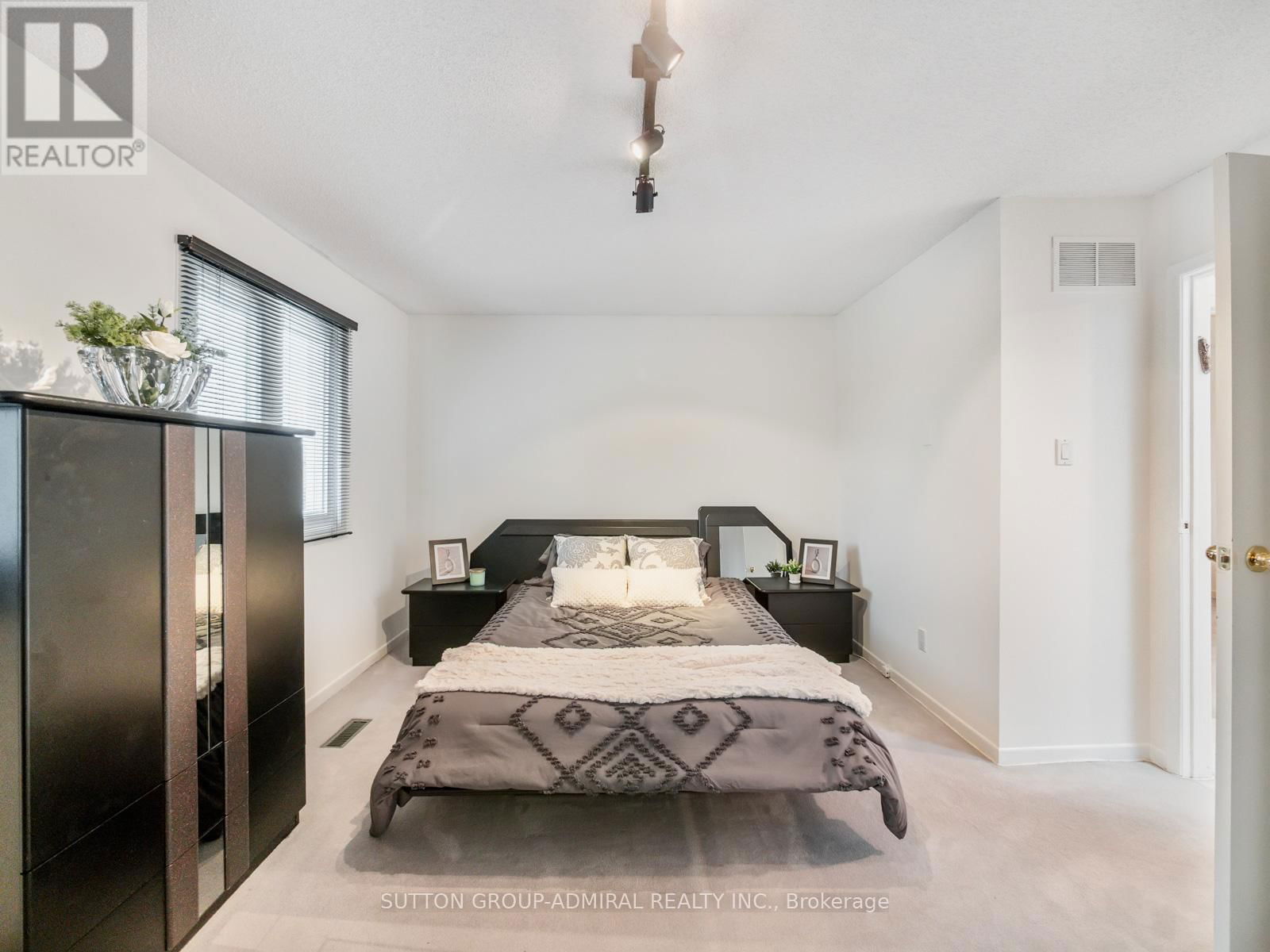 61 RAMBLEWOOD LANE Image 31