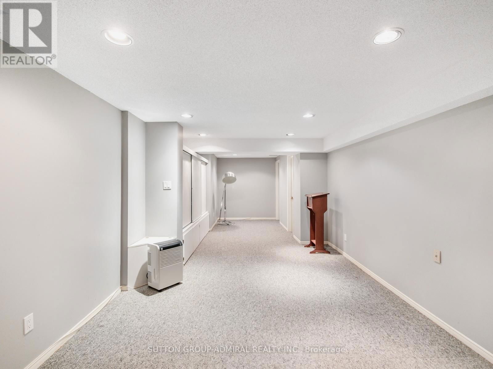 61 RAMBLEWOOD LANE Image 34