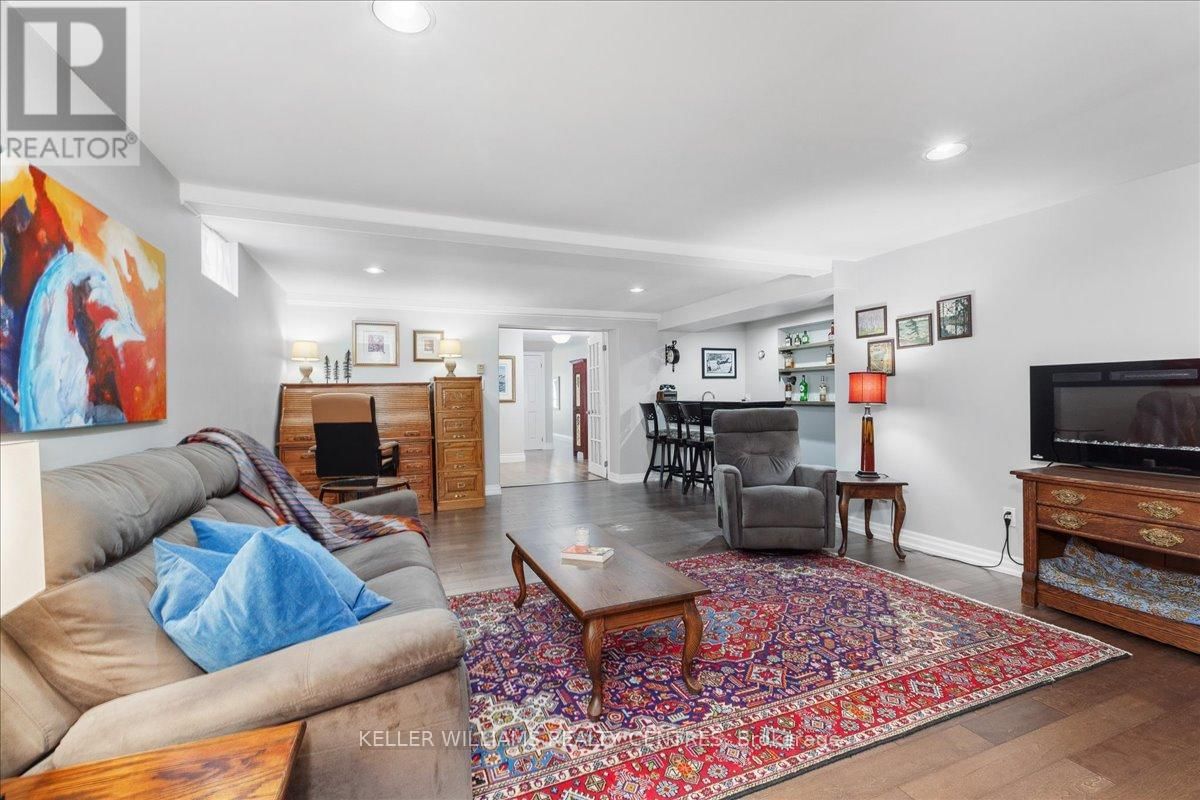 137 LAKE DRIVE NORTH Image 30