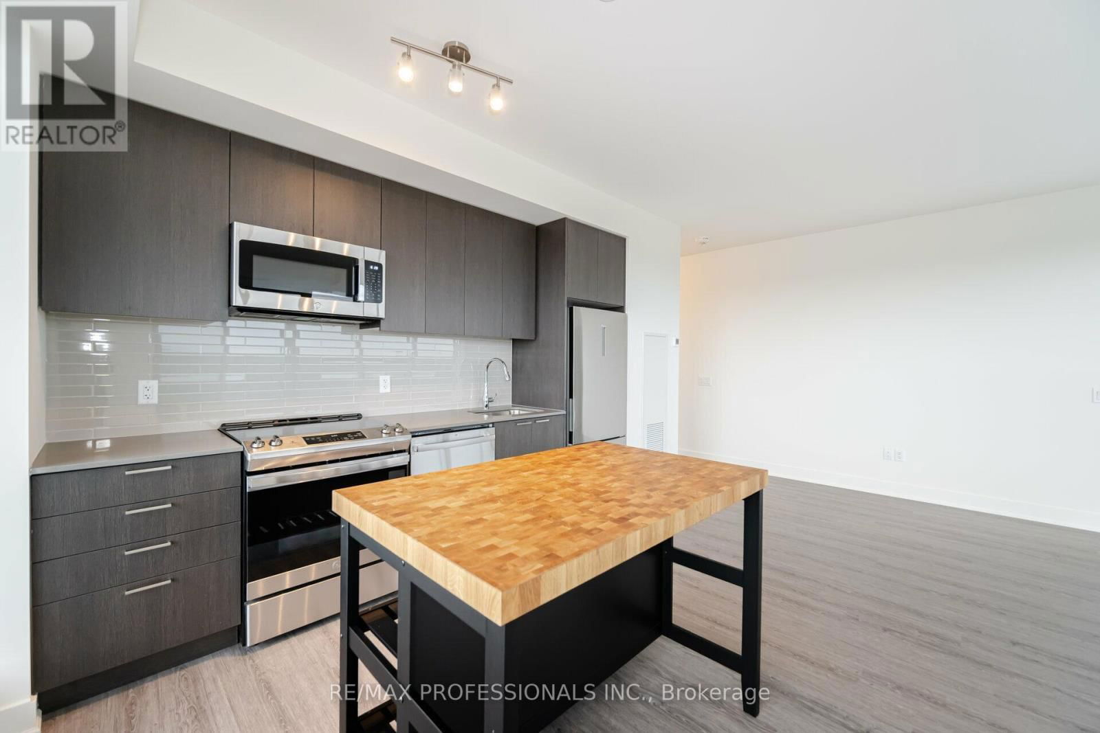 504 - 185 DEERFIELD ROAD Image 3