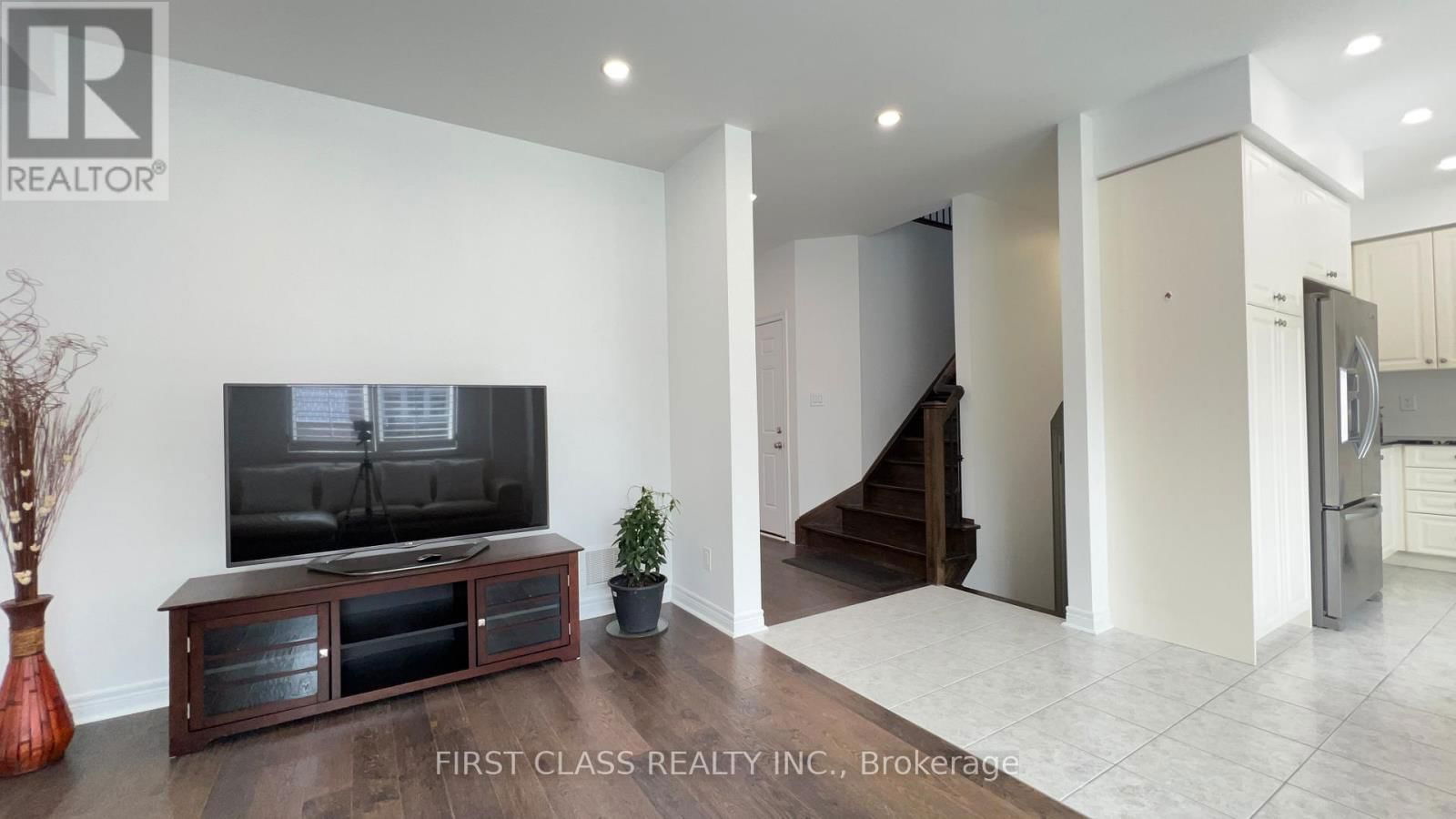 11 JAMES JOYCE DRIVE Image 13