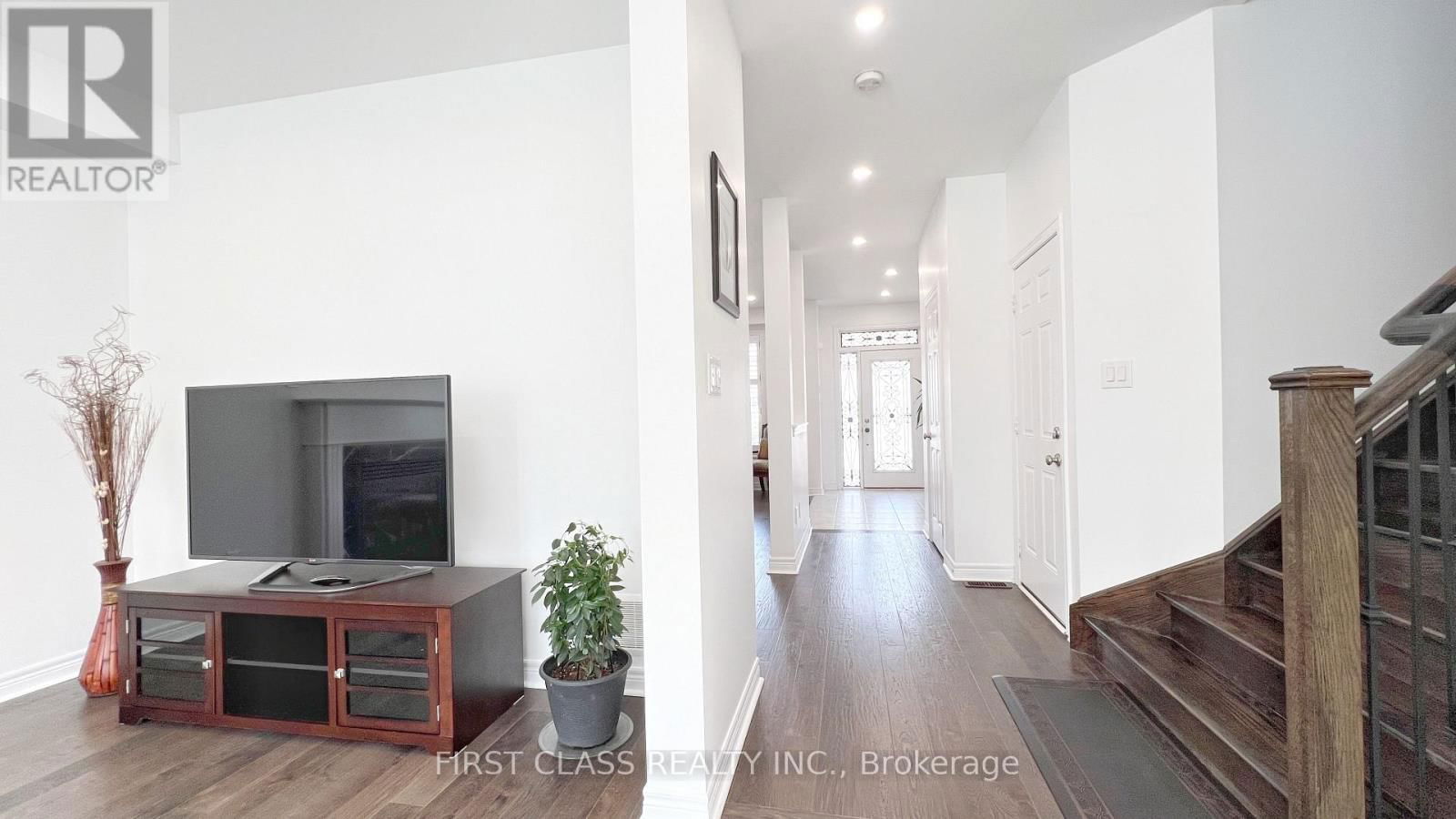 11 JAMES JOYCE DRIVE Image 19