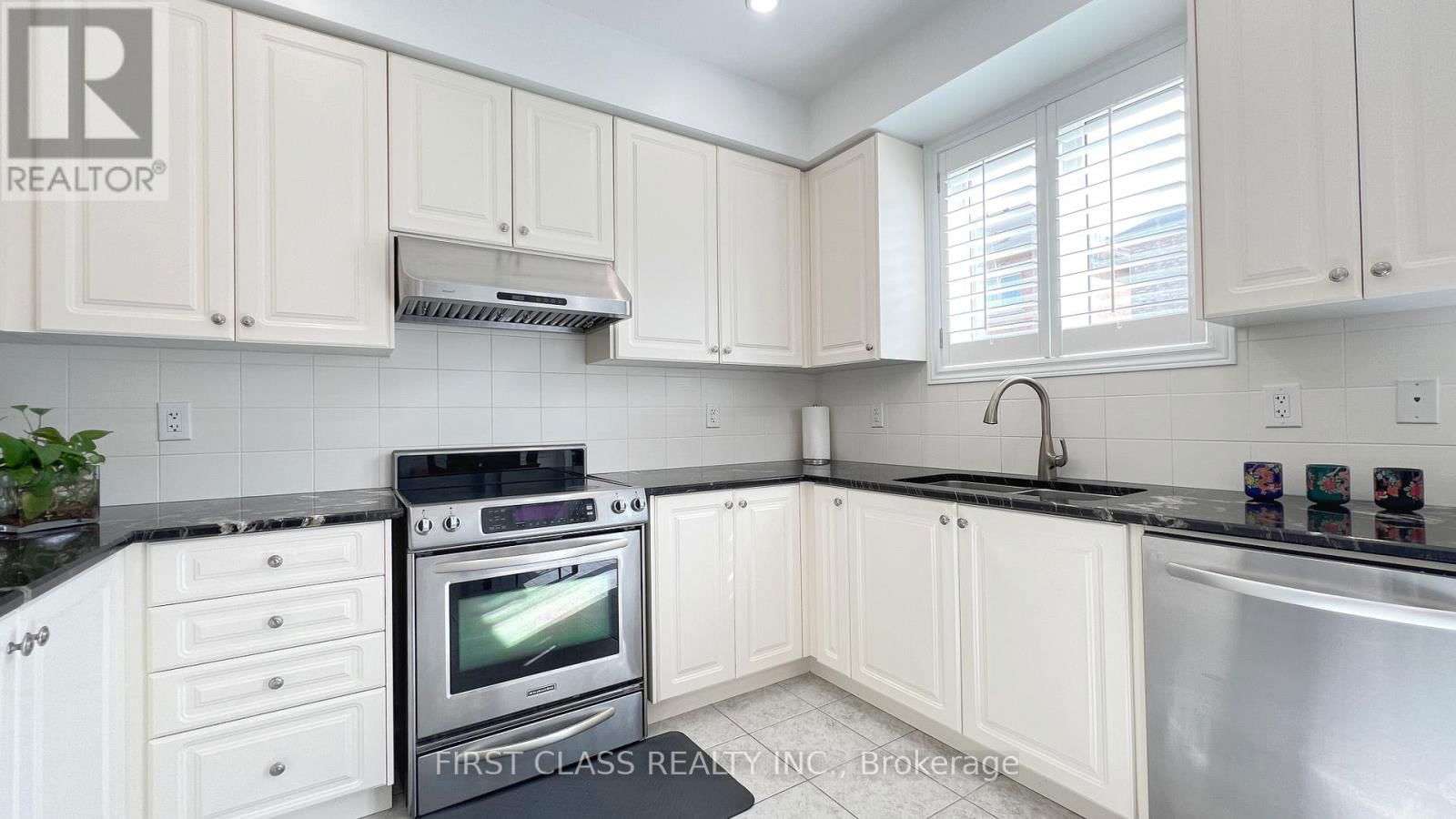 11 JAMES JOYCE DRIVE Image 20