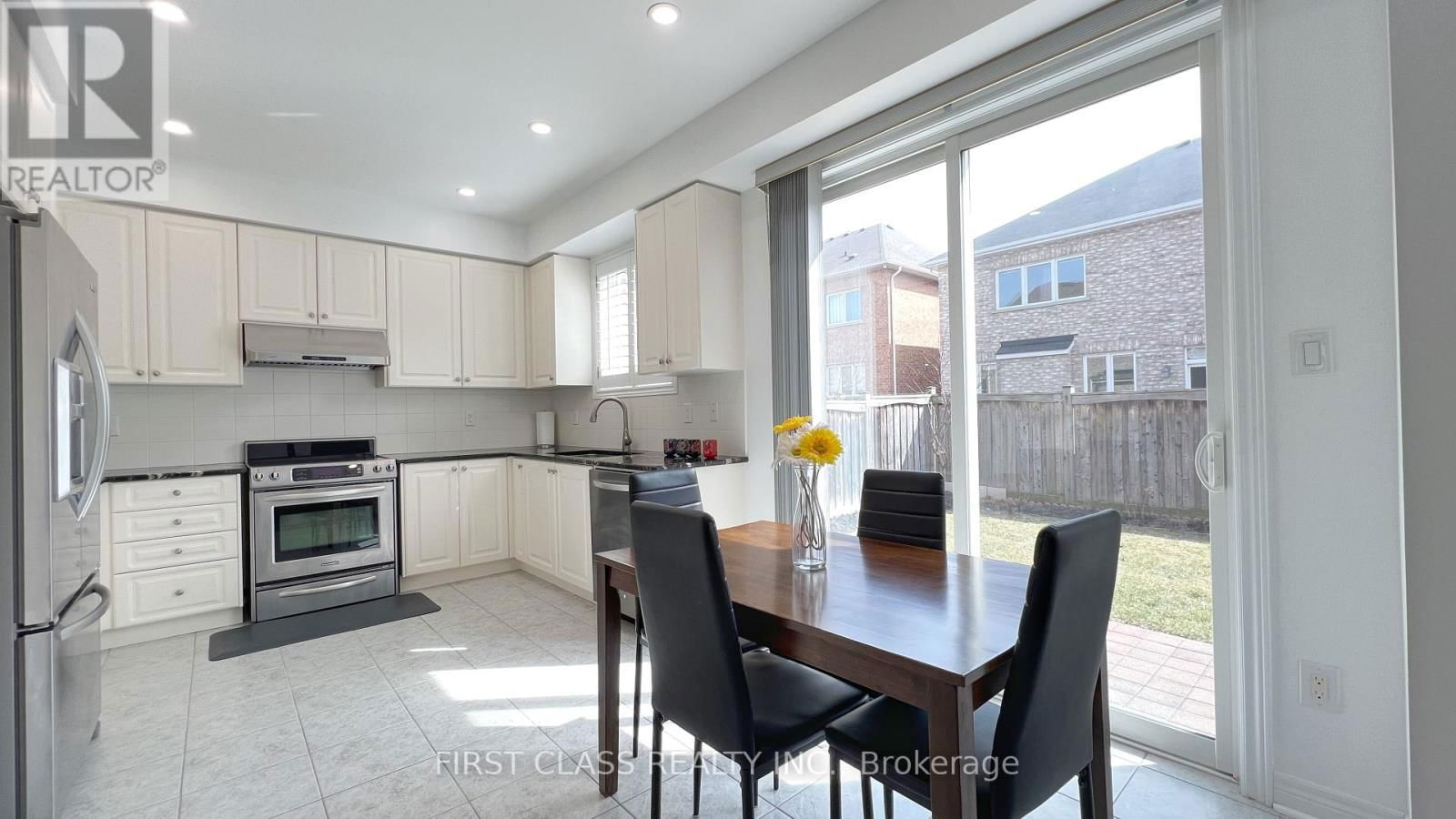 11 JAMES JOYCE DRIVE Image 22