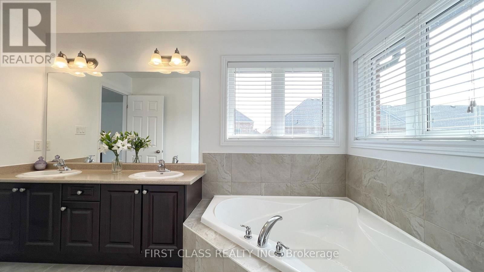 11 JAMES JOYCE DRIVE Image 28