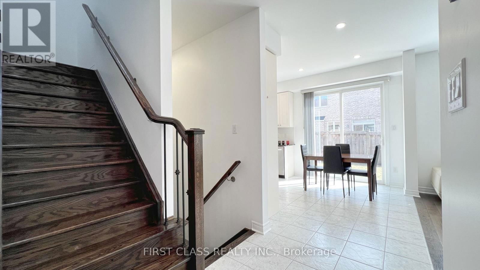11 JAMES JOYCE DRIVE Image 9