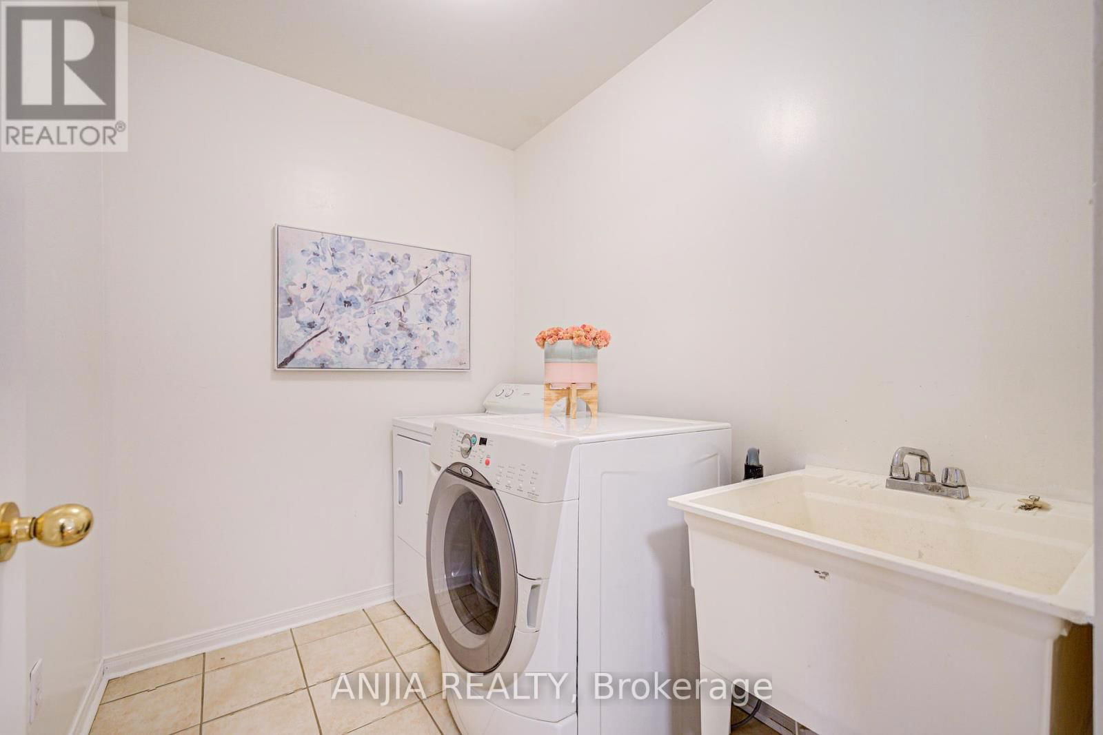 308 CABOTO TRAIL Image 16