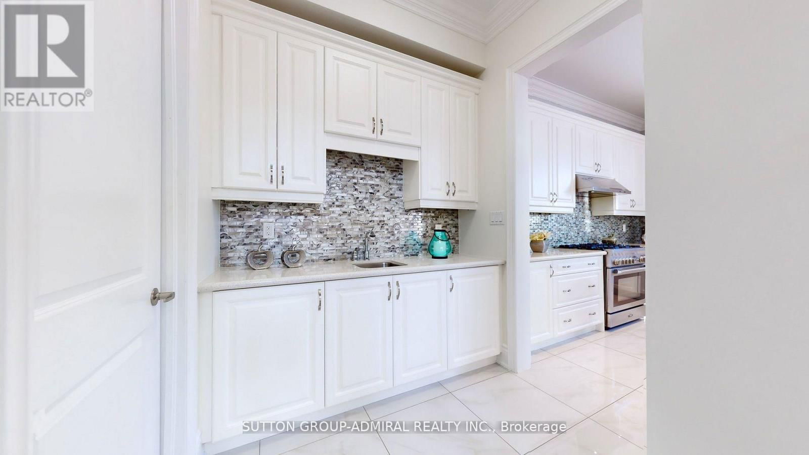 100 VIRTUE CRESCENT Image 16