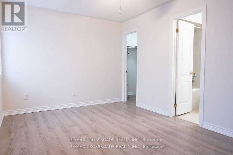 2922 BUR OAK AVENUE Image 23