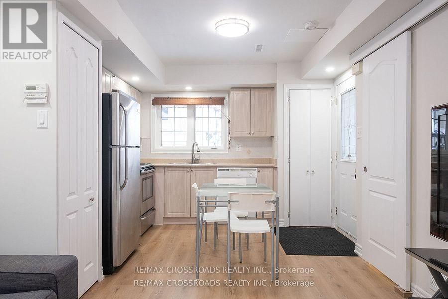 2922 BUR OAK AVENUE Image 25