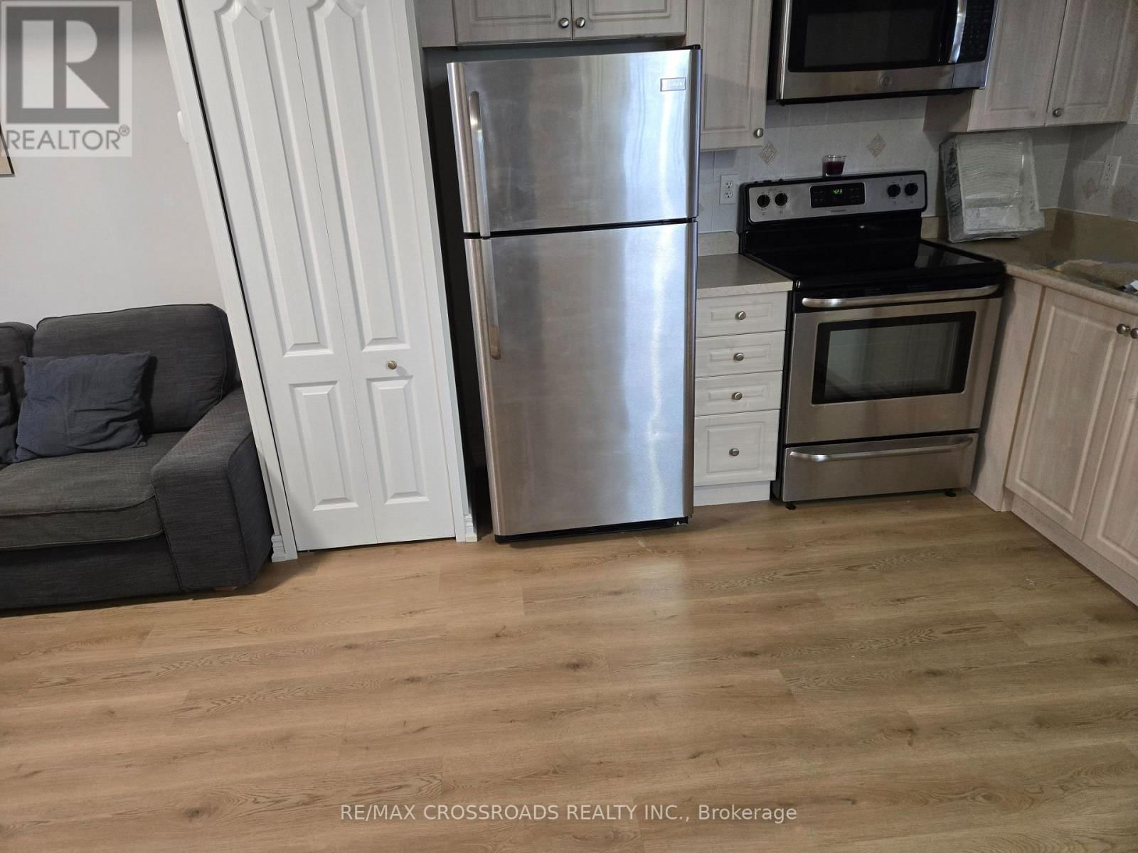2922 BUR OAK AVENUE Image 8