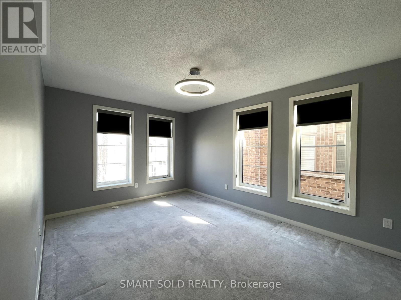26 CORNERBANK CRESCENT Image 12