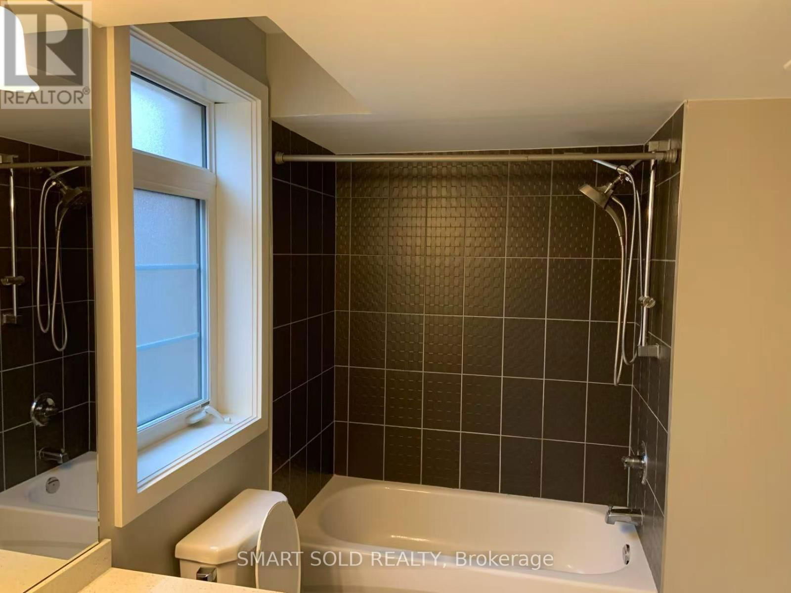 26 CORNERBANK CRESCENT Image 18