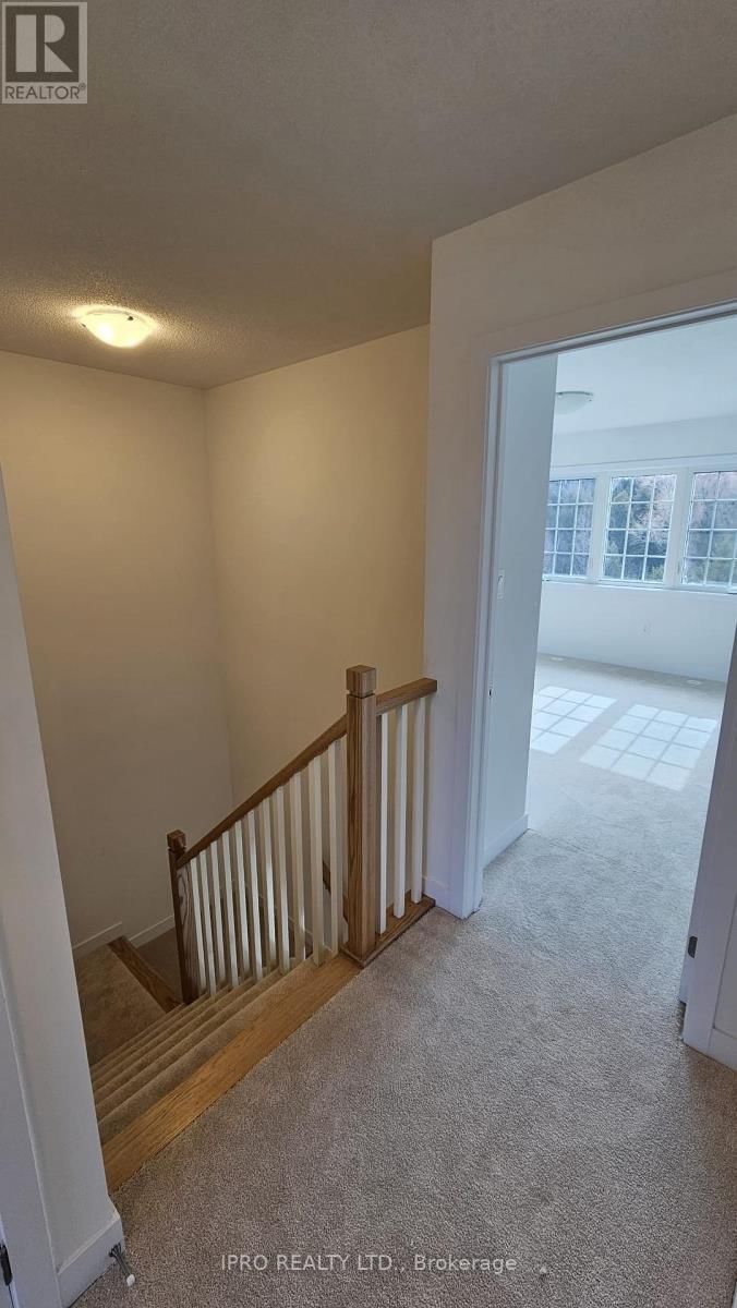 86 LYALL STOKES CIRCLE Image 11