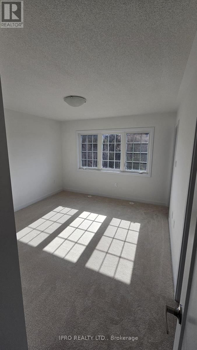 86 LYALL STOKES CIRCLE Image 13