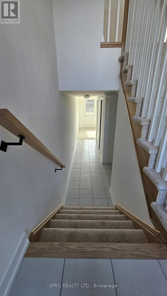 86 LYALL STOKES CIRCLE Image 23
