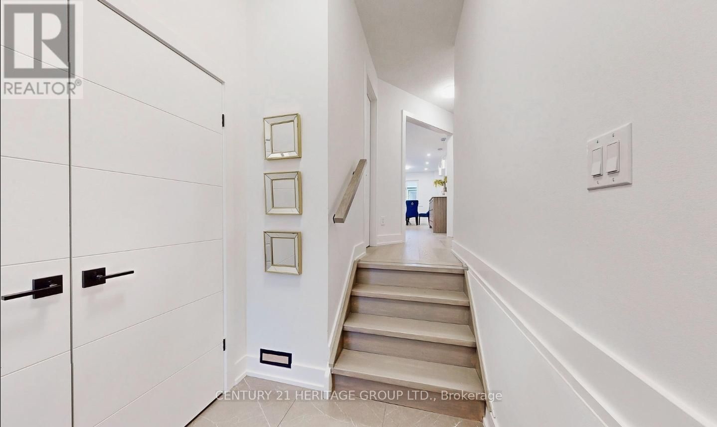 111 HUDSON CRESCENT Image 2