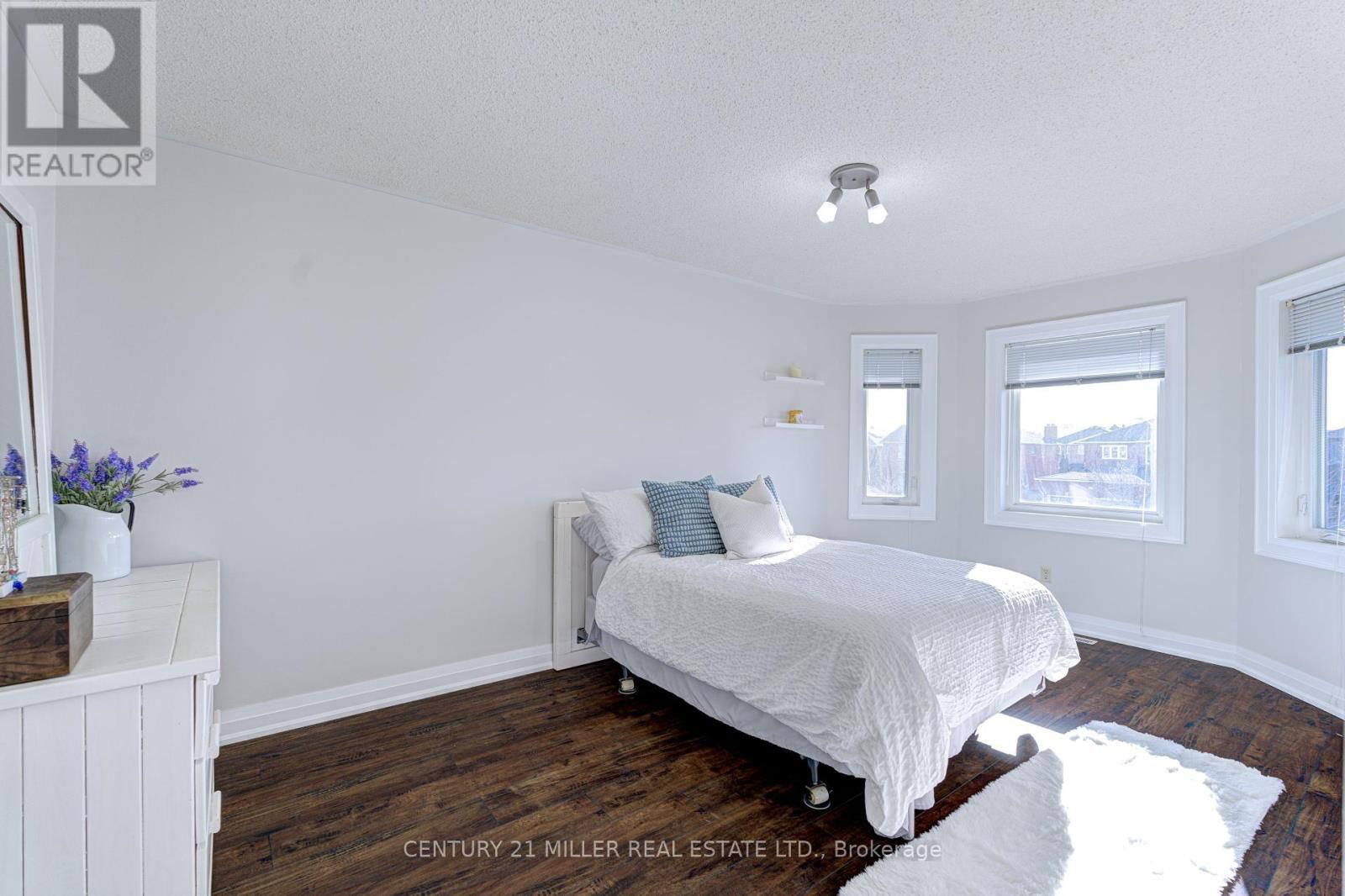 39 IONA CRESCENT Image 32