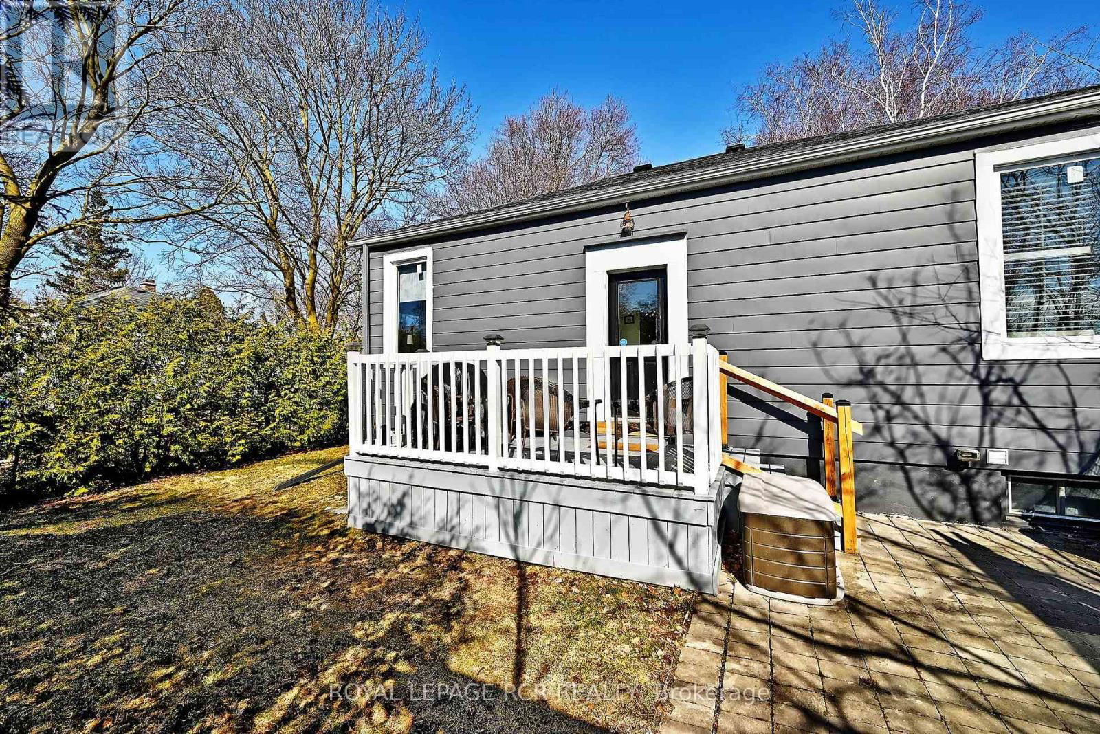 727 LOWELL AVENUE Image 21