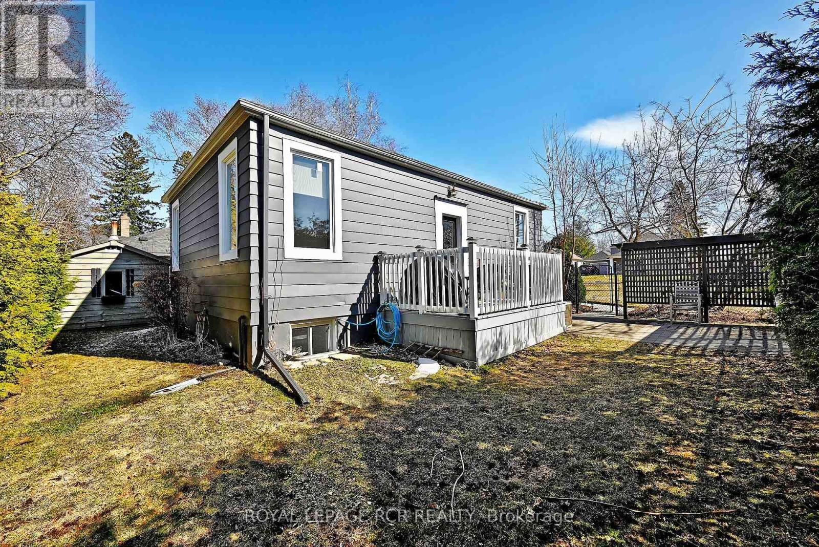 727 LOWELL AVENUE Image 22