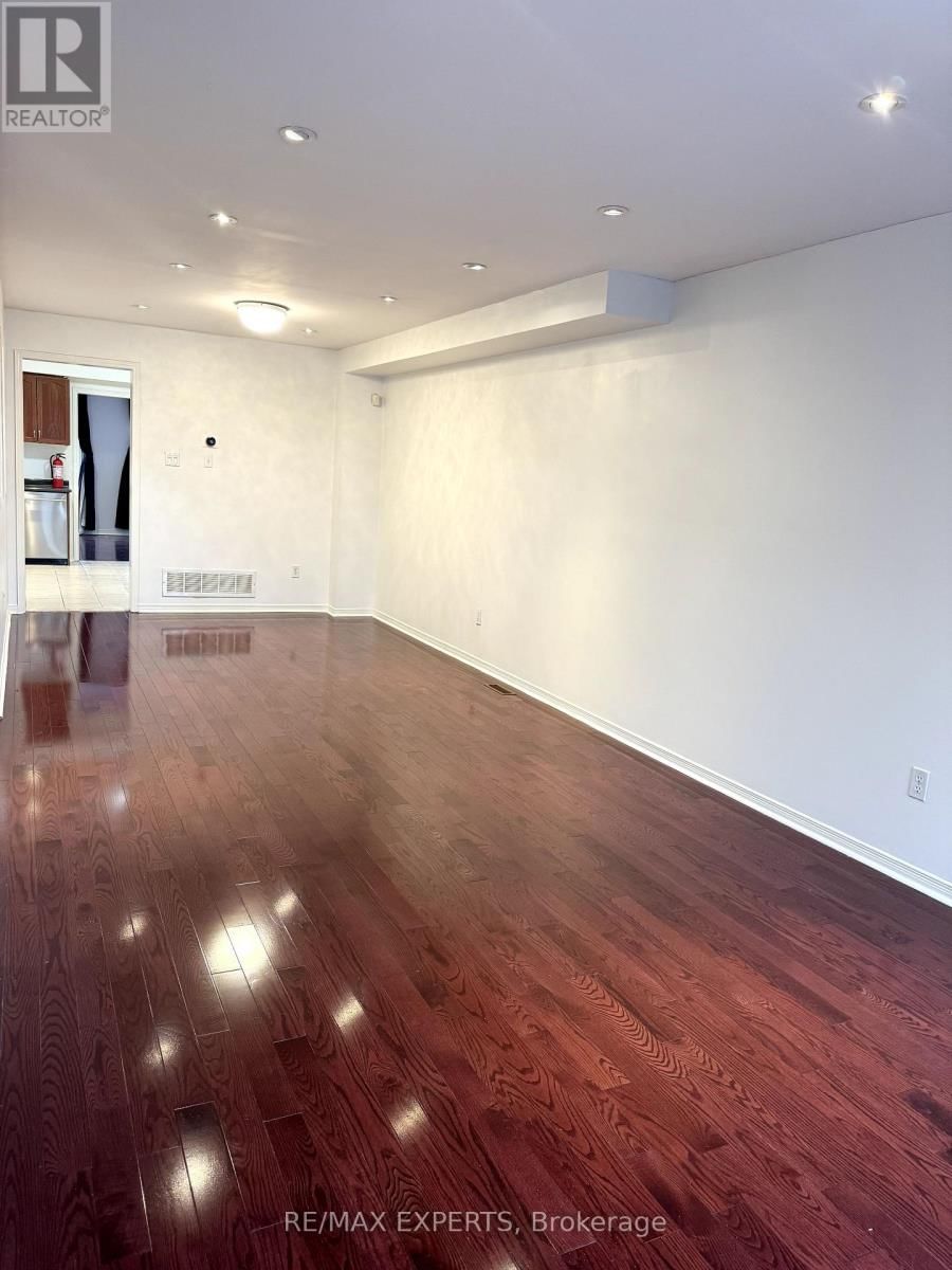 187 SASSAFRAS CIRCLE Image 3