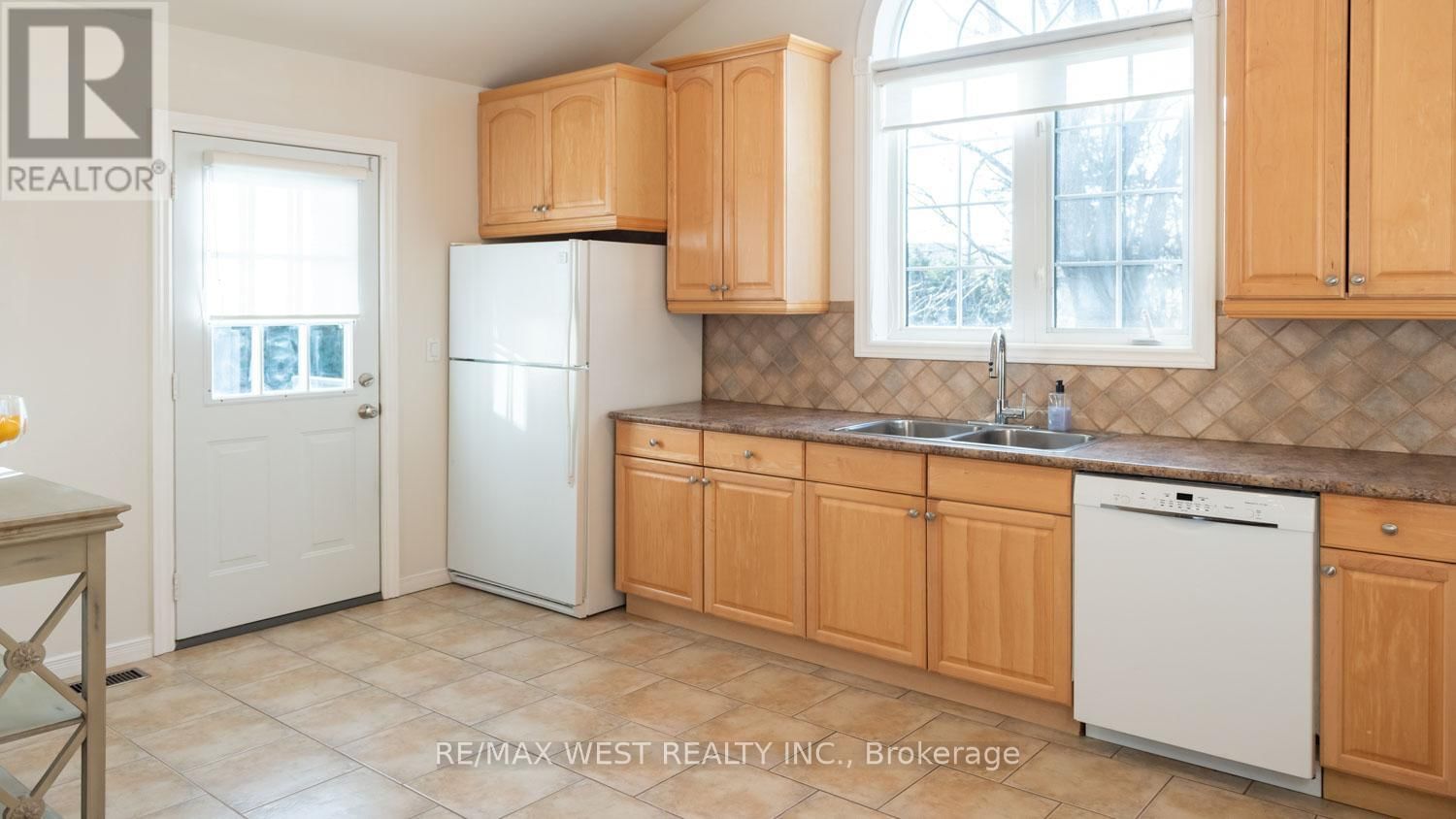 25 NORMAN AVENUE Image 10