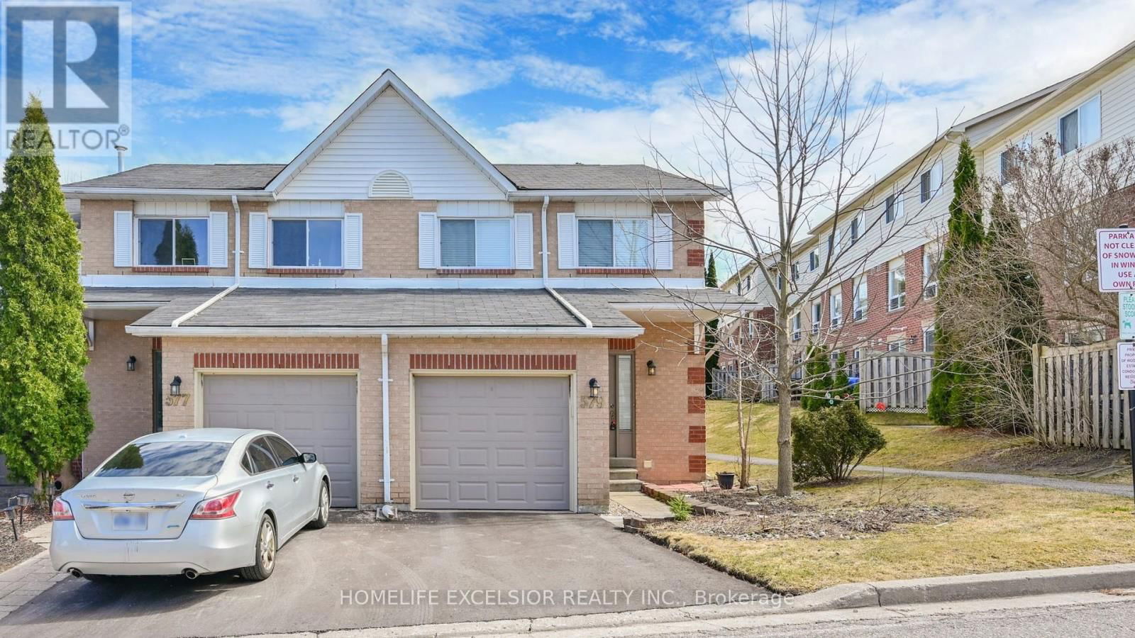 1 - 579 GIBNEY CRESCENT Image 1
