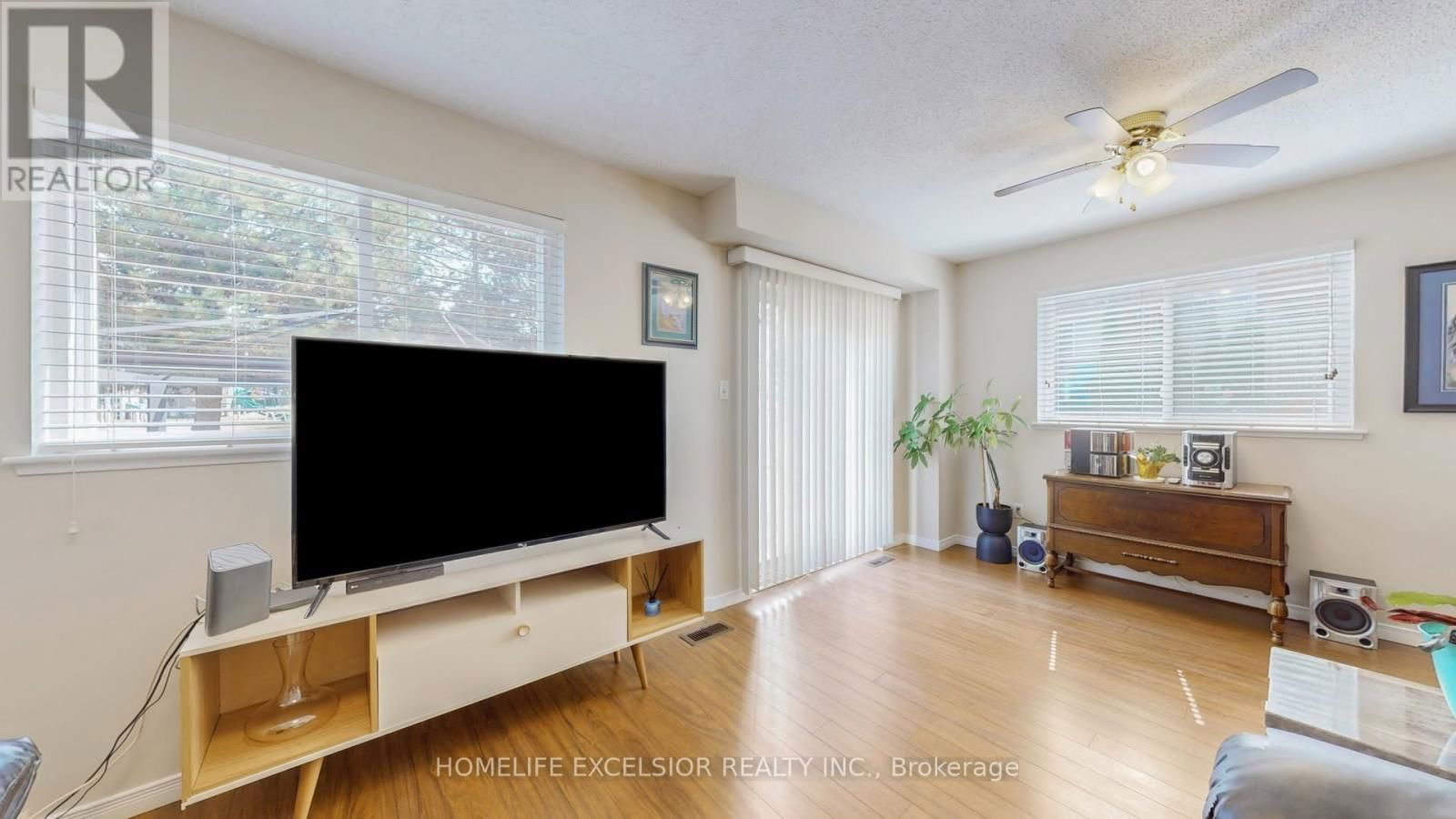 1 - 579 GIBNEY CRESCENT Image 10