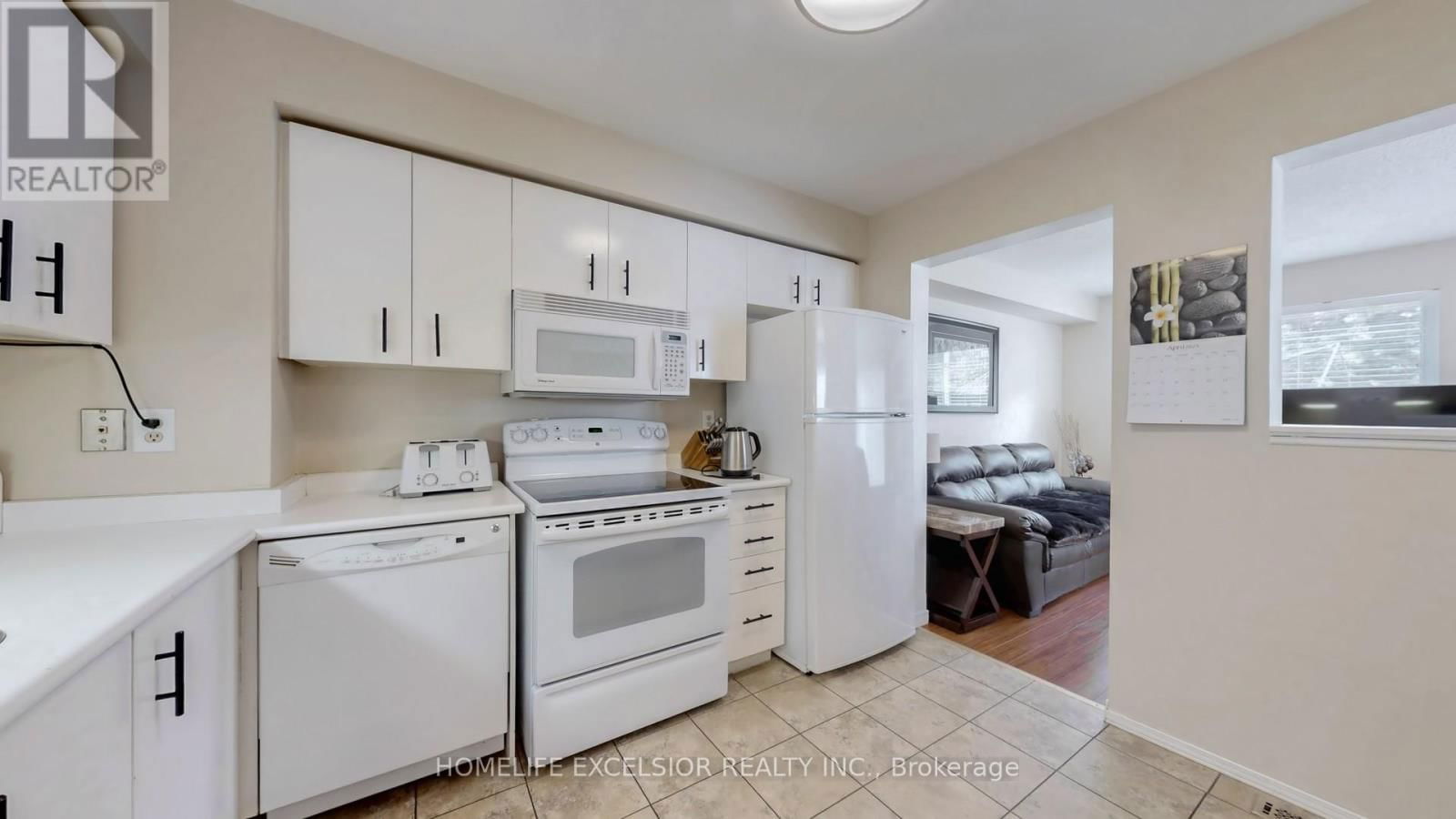 1 - 579 GIBNEY CRESCENT Image 14