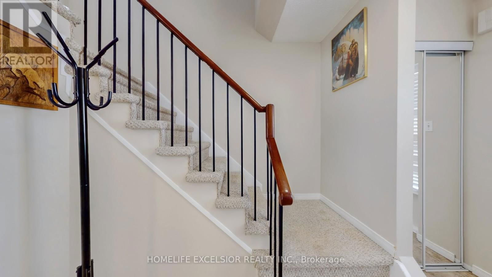 1 - 579 GIBNEY CRESCENT Image 16