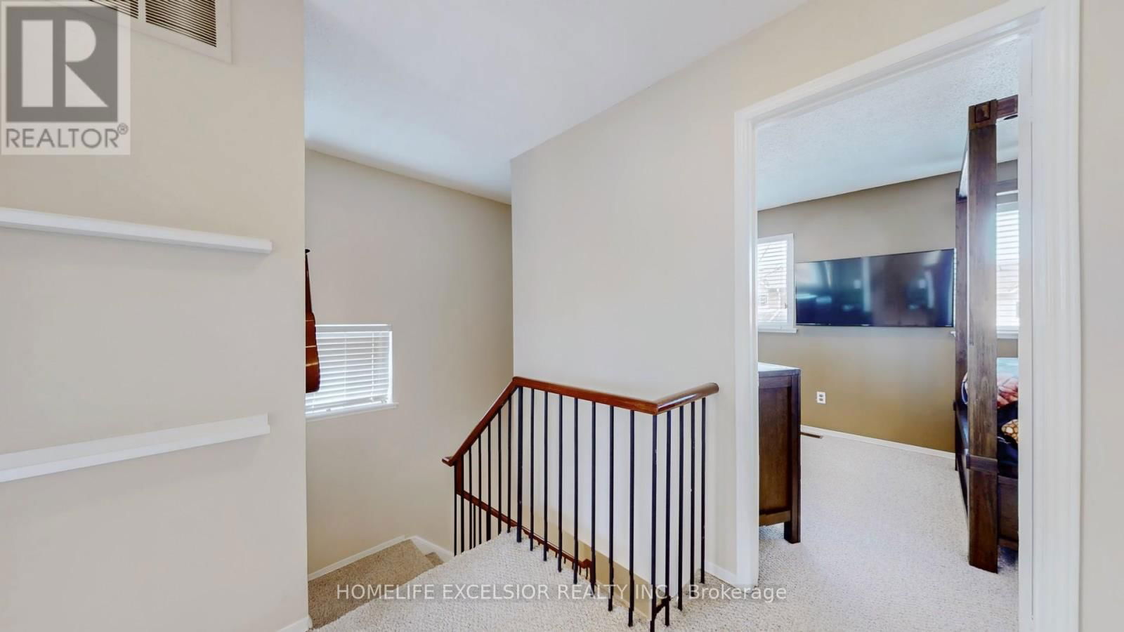 1 - 579 GIBNEY CRESCENT Image 17