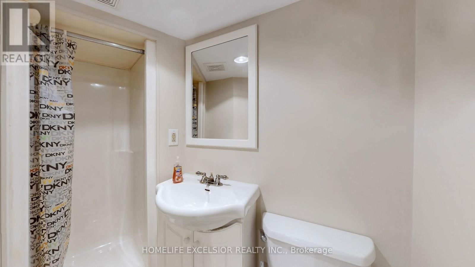 1 - 579 GIBNEY CRESCENT Image 32
