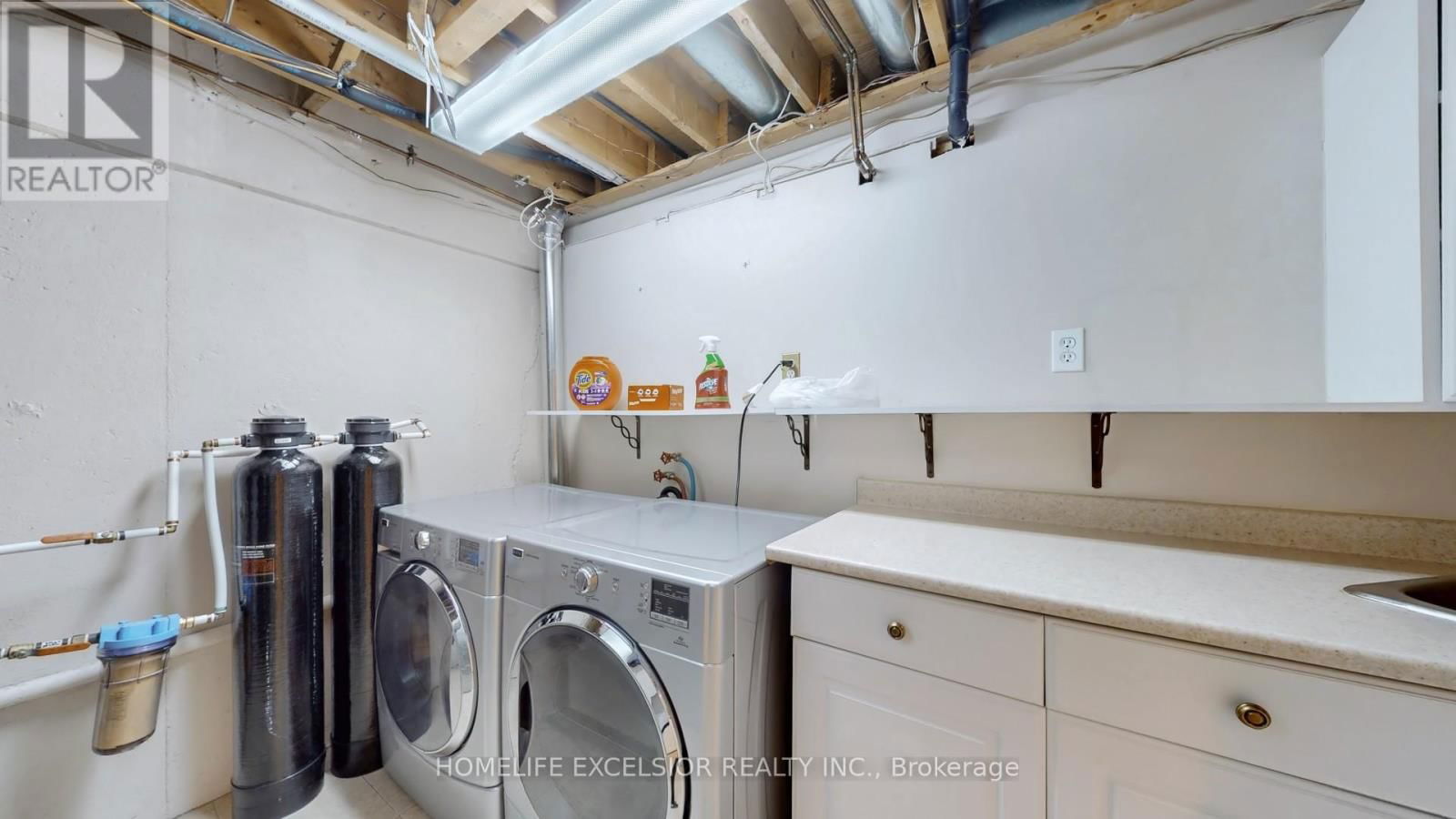 1 - 579 GIBNEY CRESCENT Image 33