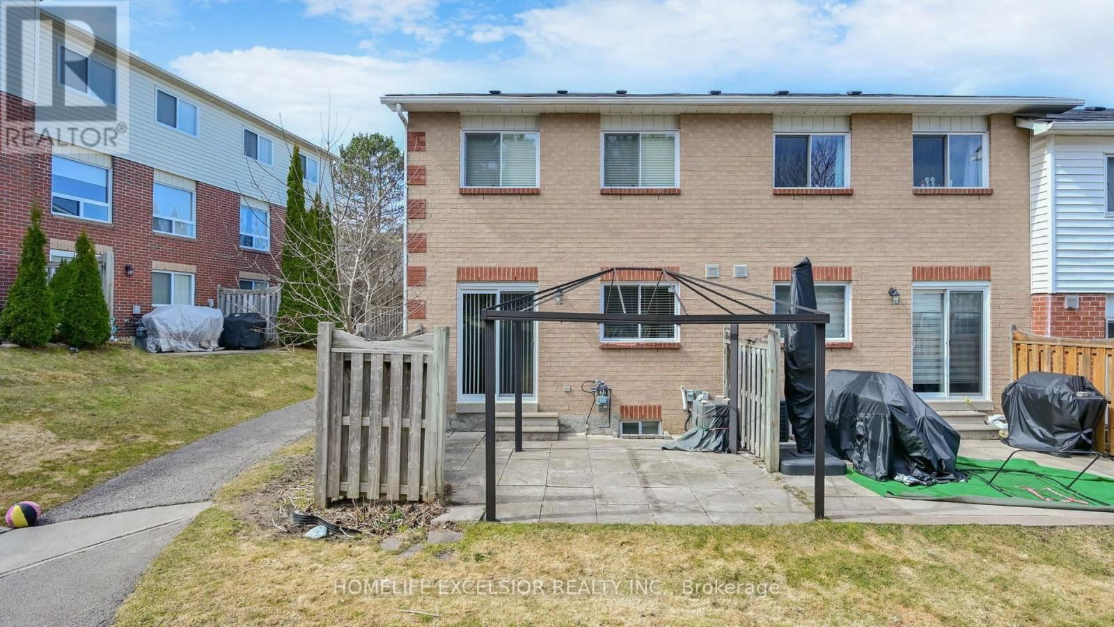 1 - 579 GIBNEY CRESCENT Image 34