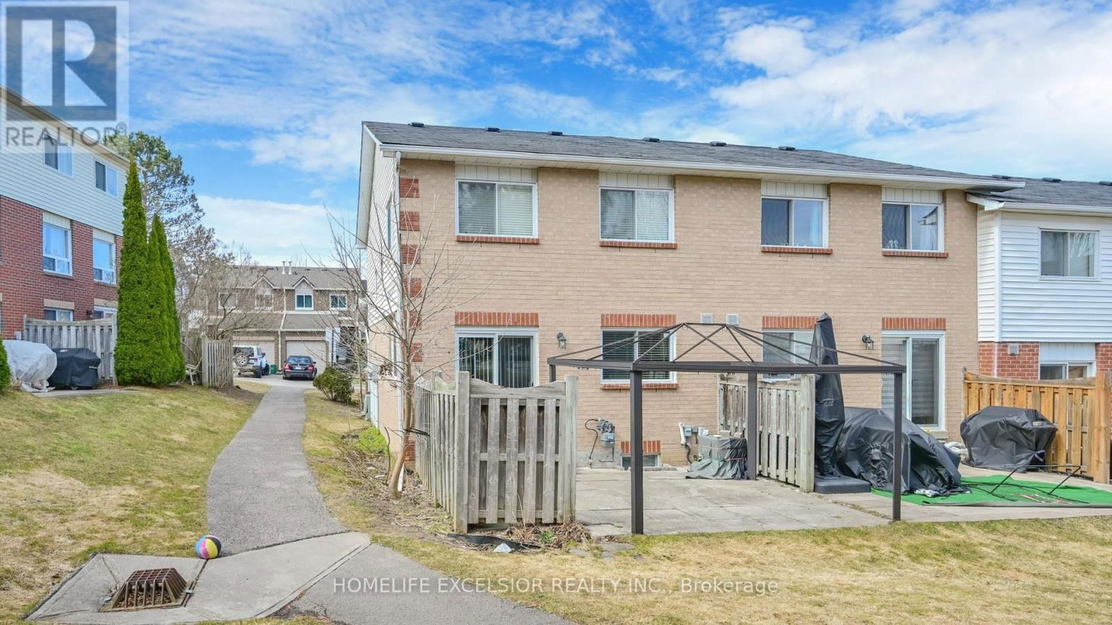1 - 579 GIBNEY CRESCENT Image 37