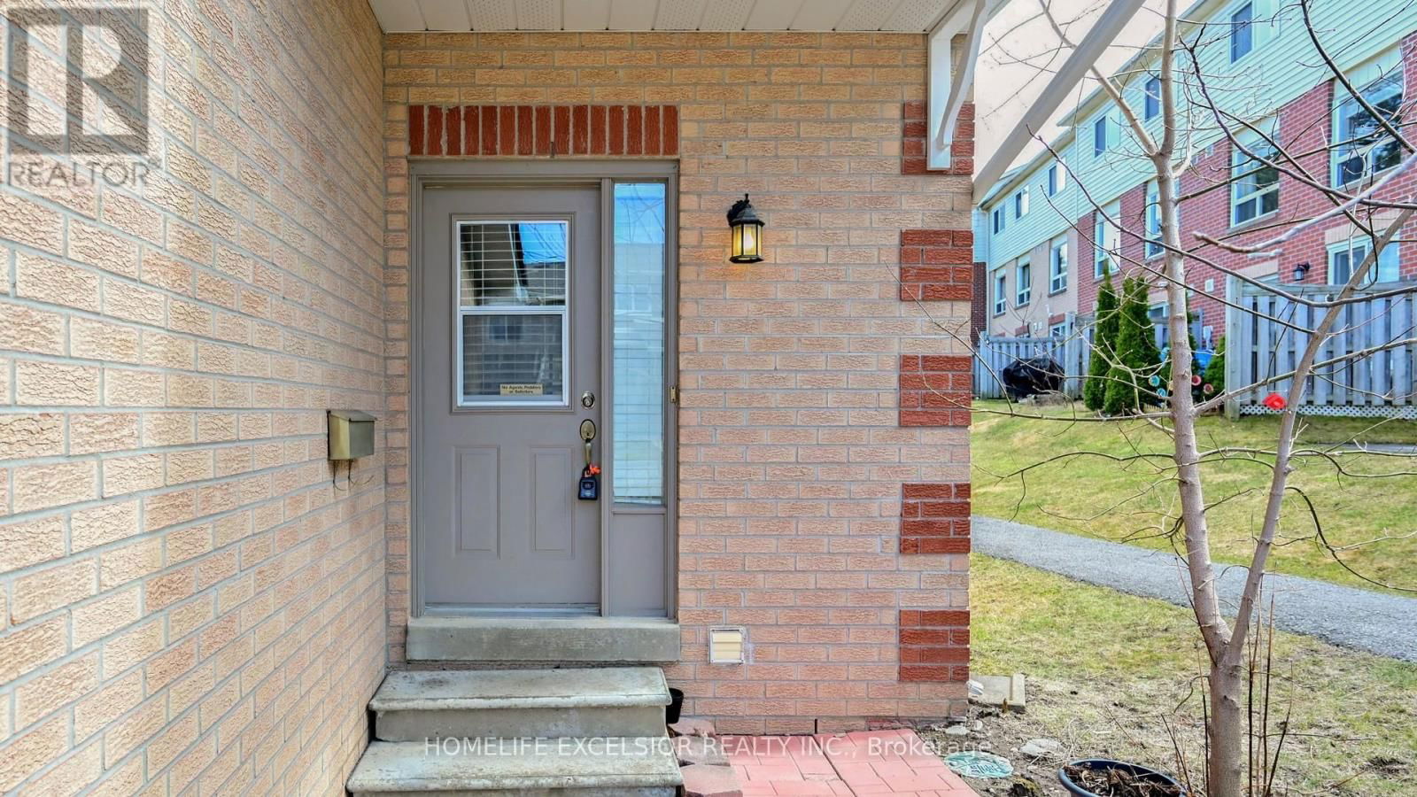 1 - 579 GIBNEY CRESCENT Image 4