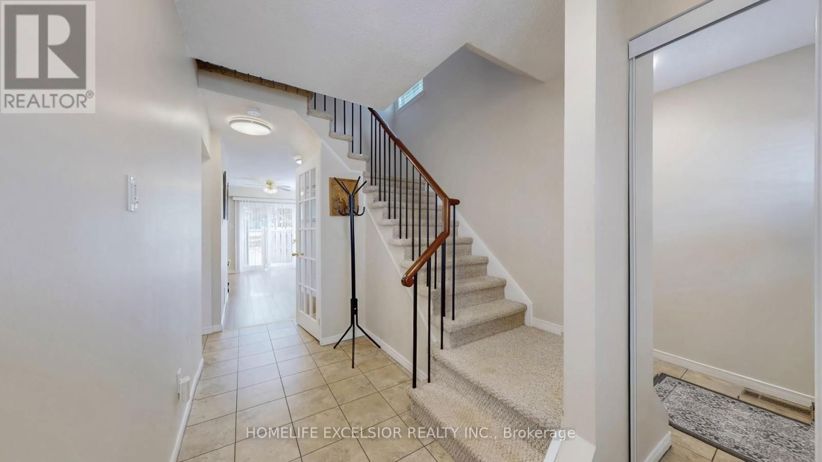 1 - 579 GIBNEY CRESCENT Image 6