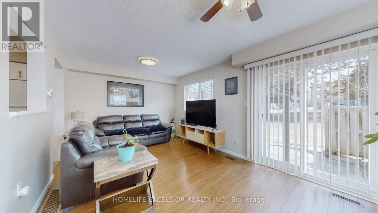 1 - 579 GIBNEY CRESCENT Image 7