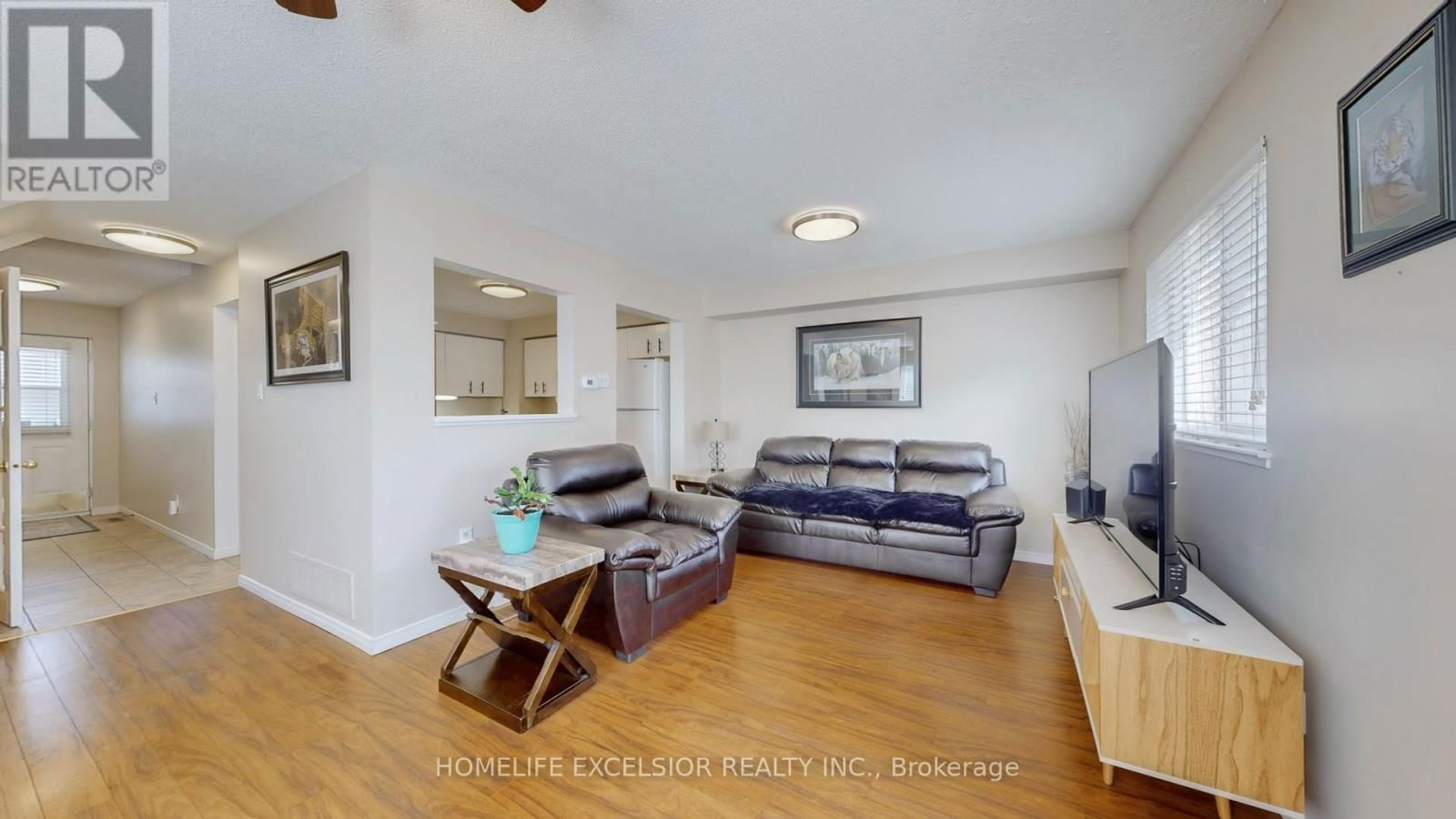 1 - 579 GIBNEY CRESCENT Image 9