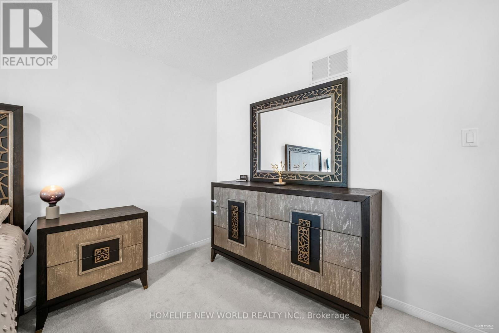 116 SANDFIELD DRIVE Image 28