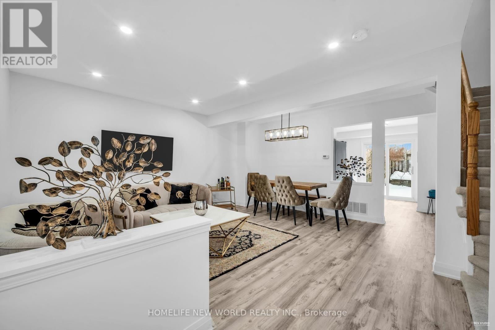 116 SANDFIELD DRIVE Image 4