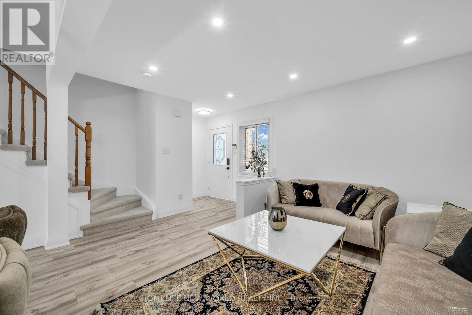 116 SANDFIELD DRIVE Image 6
