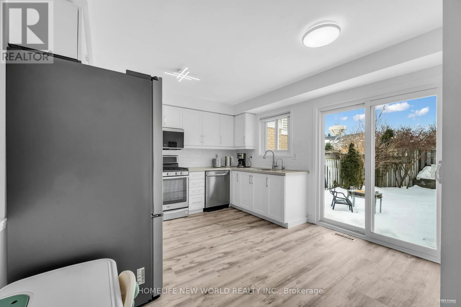 116 SANDFIELD DRIVE Image 8