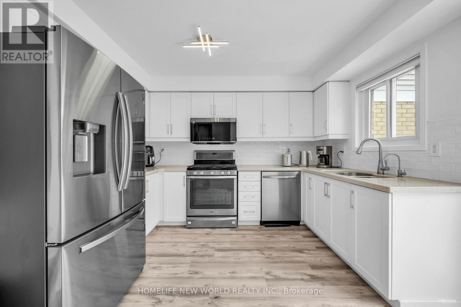 116 SANDFIELD DRIVE Image 9