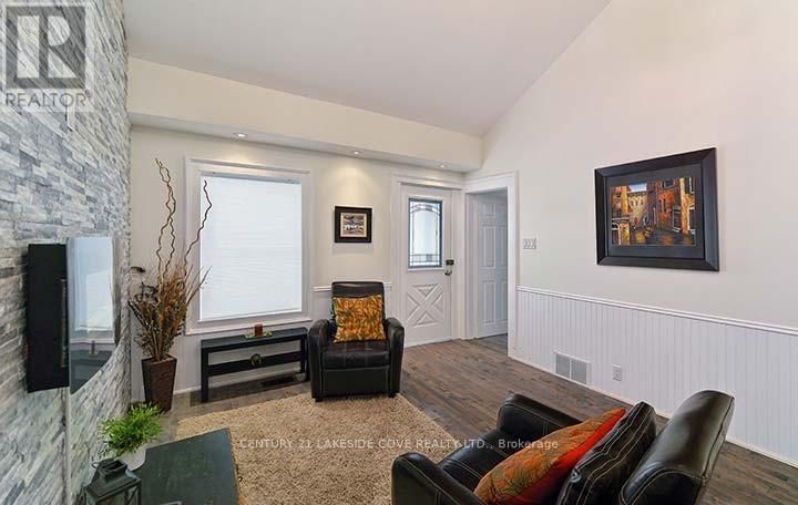 15 TYLER STREET Image 5
