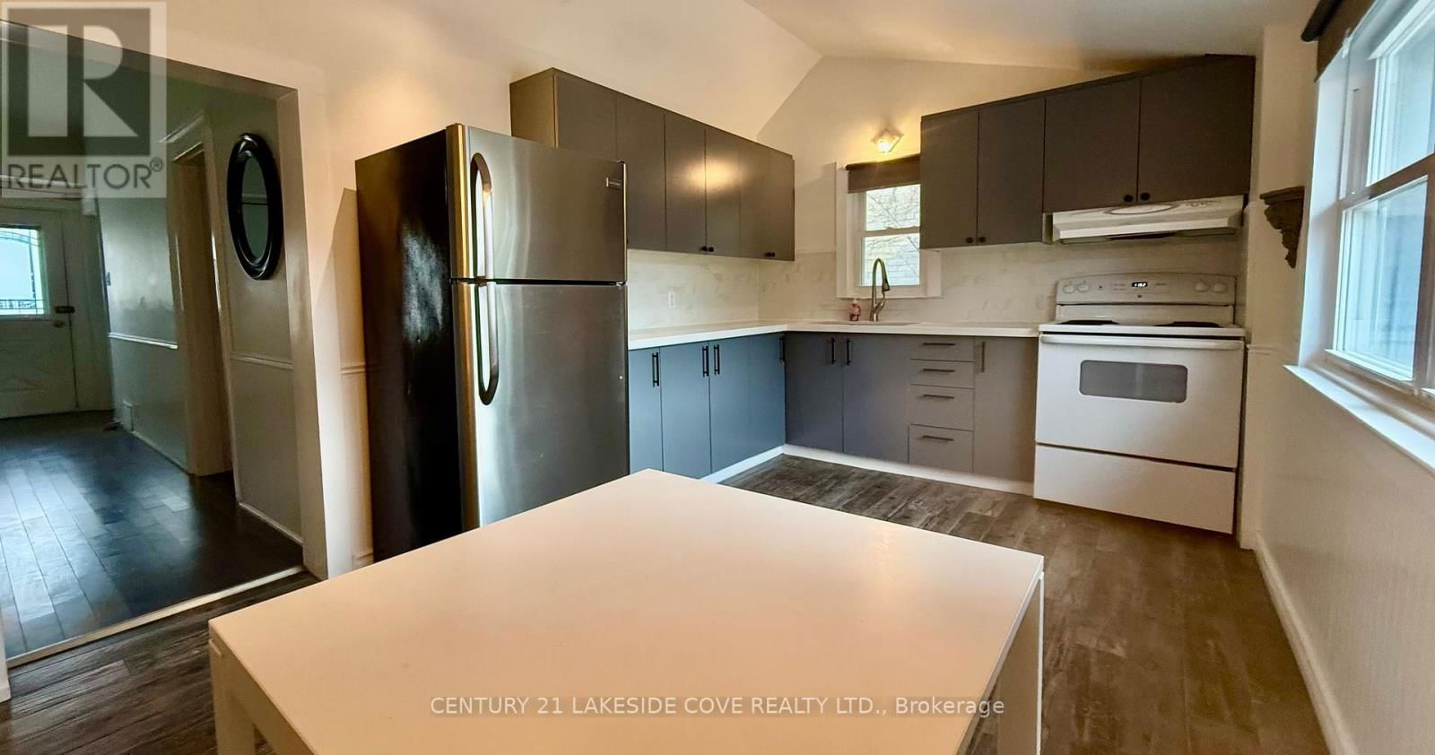 15 TYLER STREET Image 8