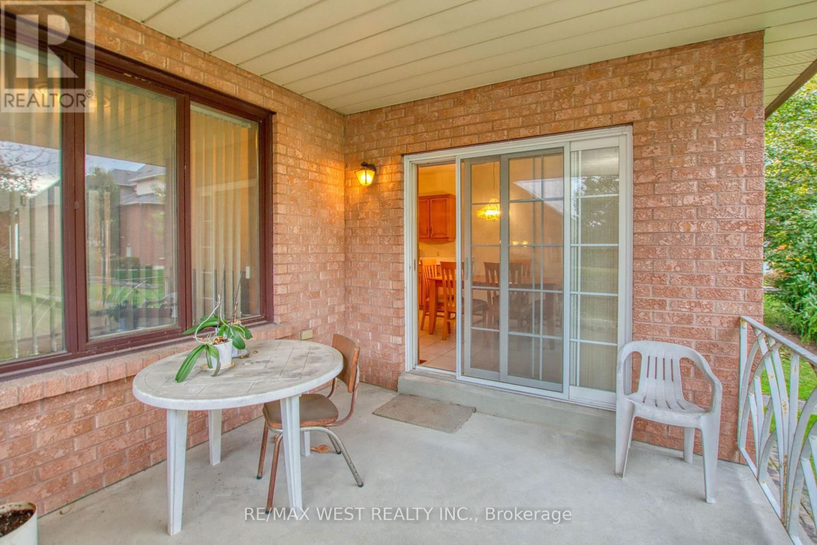 96 MAY AVENUE SOUTH Image 16