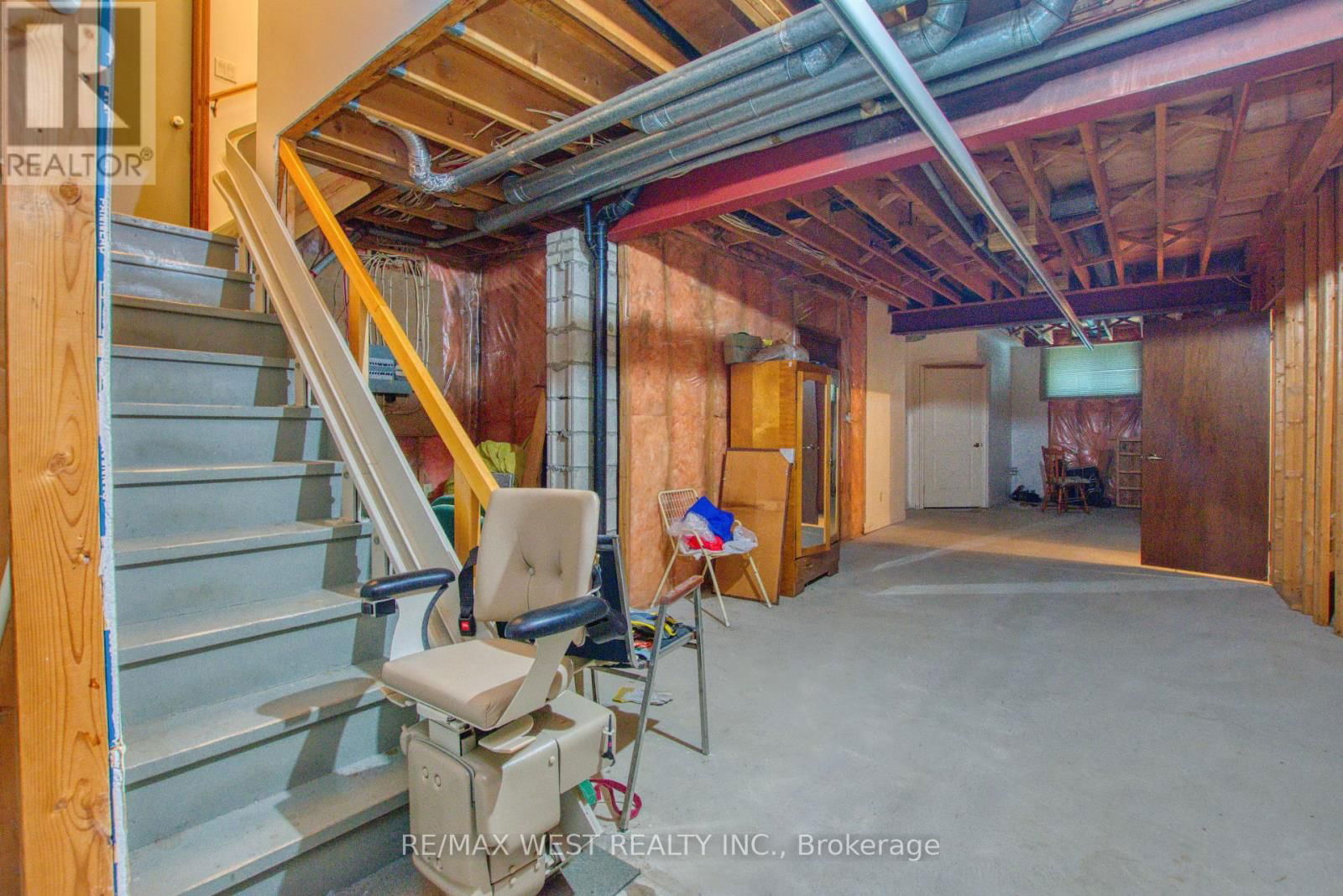 96 MAY AVENUE SOUTH Image 23