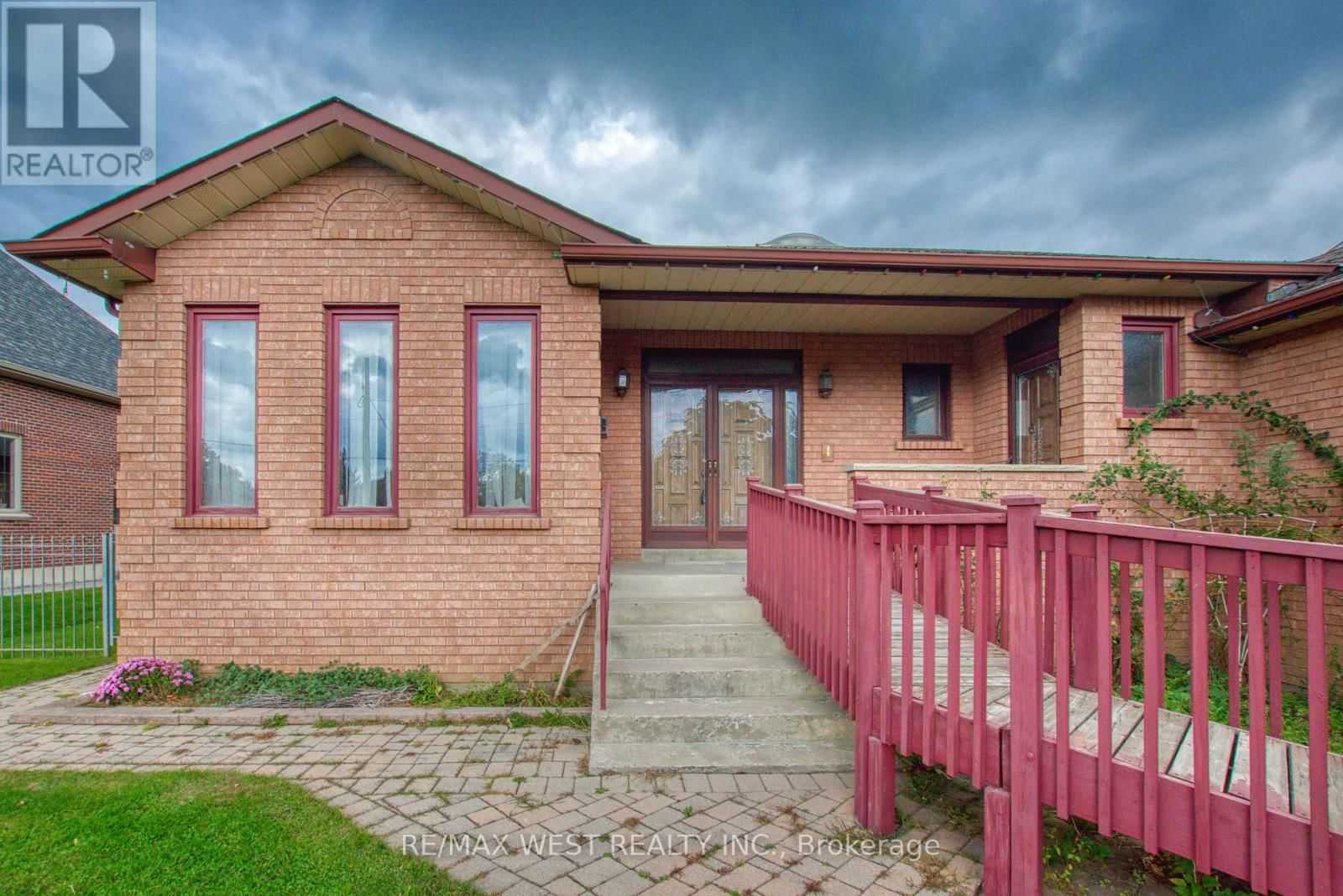 96 MAY AVENUE SOUTH Image 9