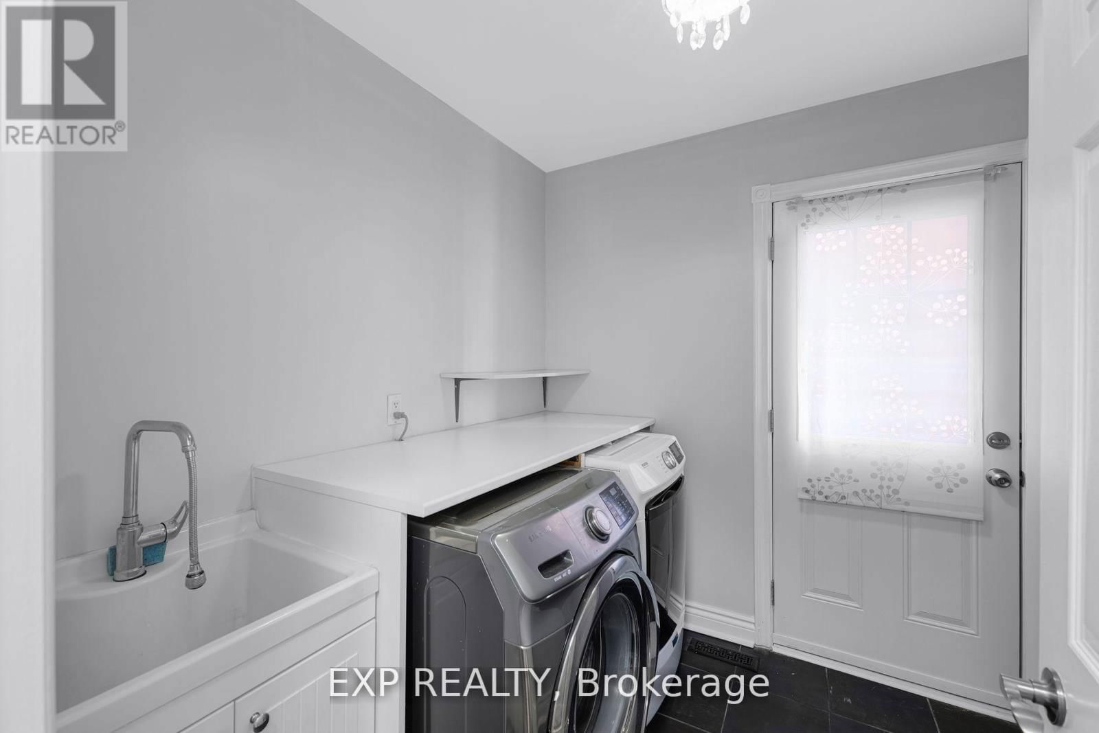 75 SOMERSET CRESCENT Image 30